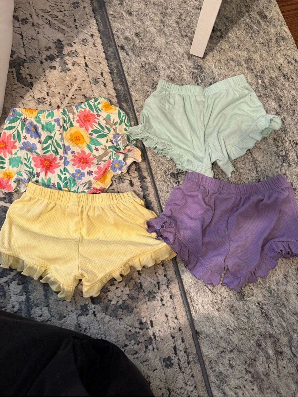 Old Navy Ribbed Ruffled Shorts for Toddler Girls lot 3T